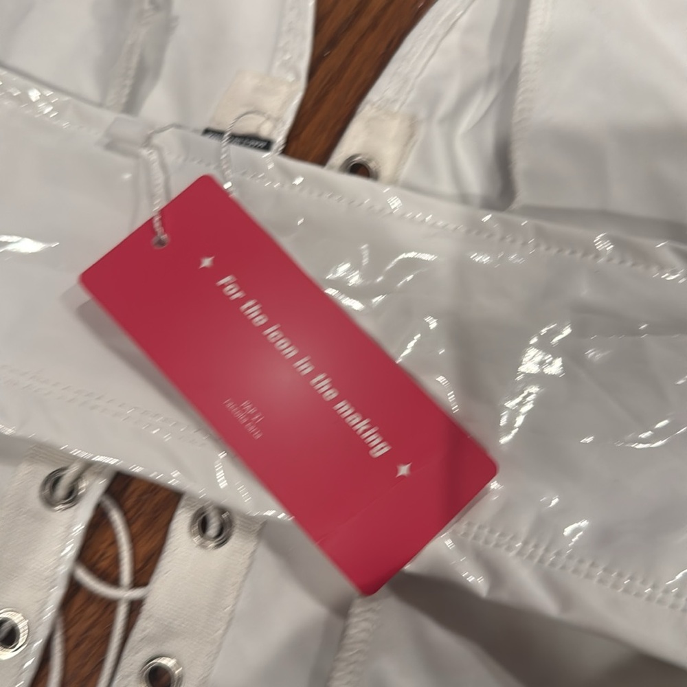 SHEIN White Lace-Up Halter Top - Picture 2 of 4